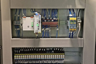 Hűtőgépház központi vezérlőszekrény